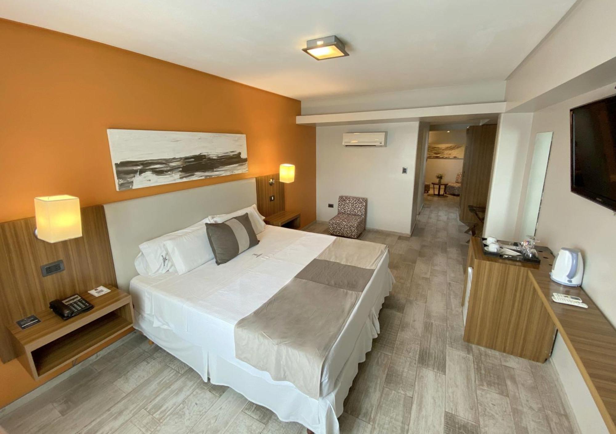San Miguel de Tucumán Hotel Bicentenario Suites & Spa מראה חיצוני תמונה